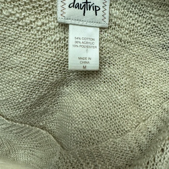 Daytrip Cream V-Neck Sweater with Crotchet Lace Accents size Medium - Picture 5 of 5